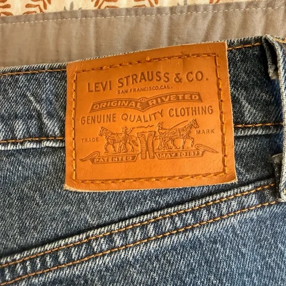 LEVI Premium Ribcage Straight Ankle Jeans 29" - Picture 3 of 8